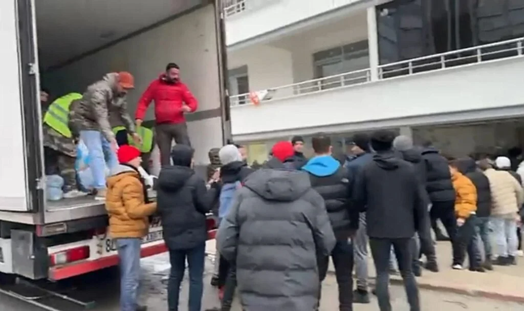 YAB-PA'dan Depremzedelere Dost Eli
