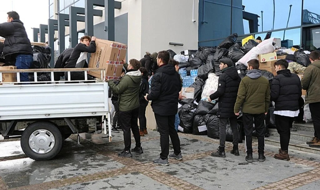 Yardım Dolu Tırları Yola Çıktı