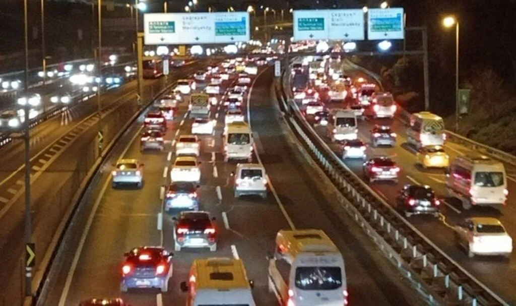Yarıyıl Tatilinin Bitmesiyle Birlikte İstanbul’da Trafik Yoğunluğu Oluştu
