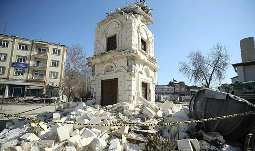 Yeşilyurt'ta Depremin Tarihi Yapılara Hasarı Havadan Görüntülendi