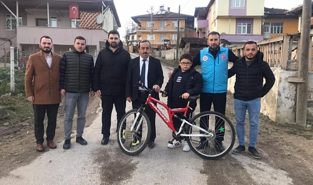 Yüreği Kocaman Çocuğa Bisiklet Sürprizi