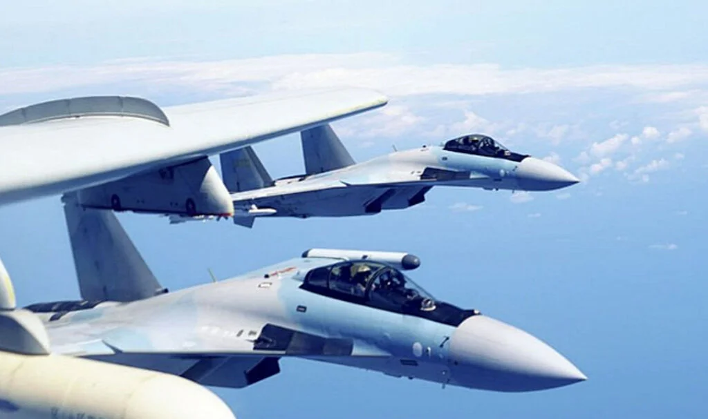 ABD Bombardıman Uçaklarının Sınır İhlalini Önlemek Üzere Rus Savaş Uçağı Havalandı