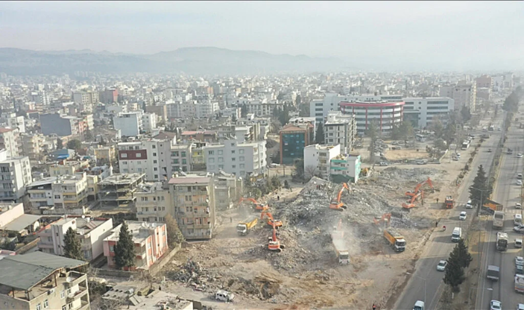 Adıyaman'da Depremlerde Yıkılan Binanın Yapı Denetim Sorumlusu Tutuklandı