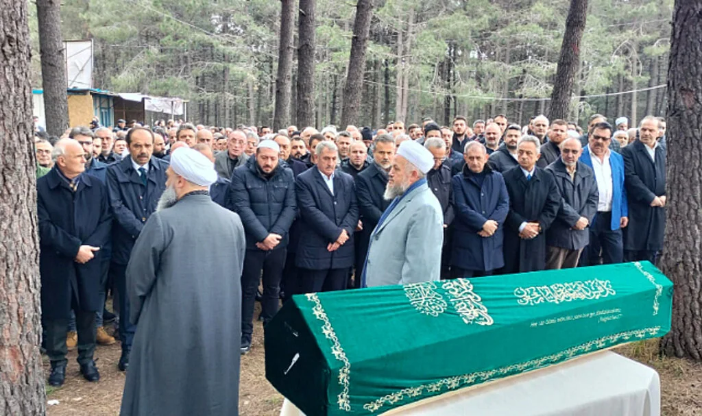 Ağabey Hasan Köktaş Dualarla Uğurlandı 