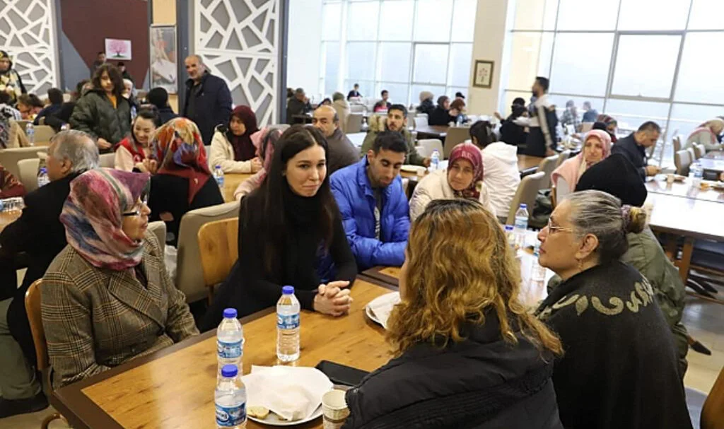 AK Parti Genel Başkan Yardımcısı Çiğdem Karaaslan: 'Depremzedeleri  Yalnız Bırakmayacağız'