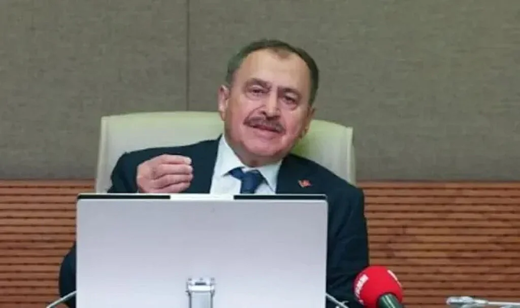 AK Parti’li Veysel Eroğlu’ndan Tepki Çeken Sözler: 11 Belediye Başkanını Görüntü Olarak Çağıralım