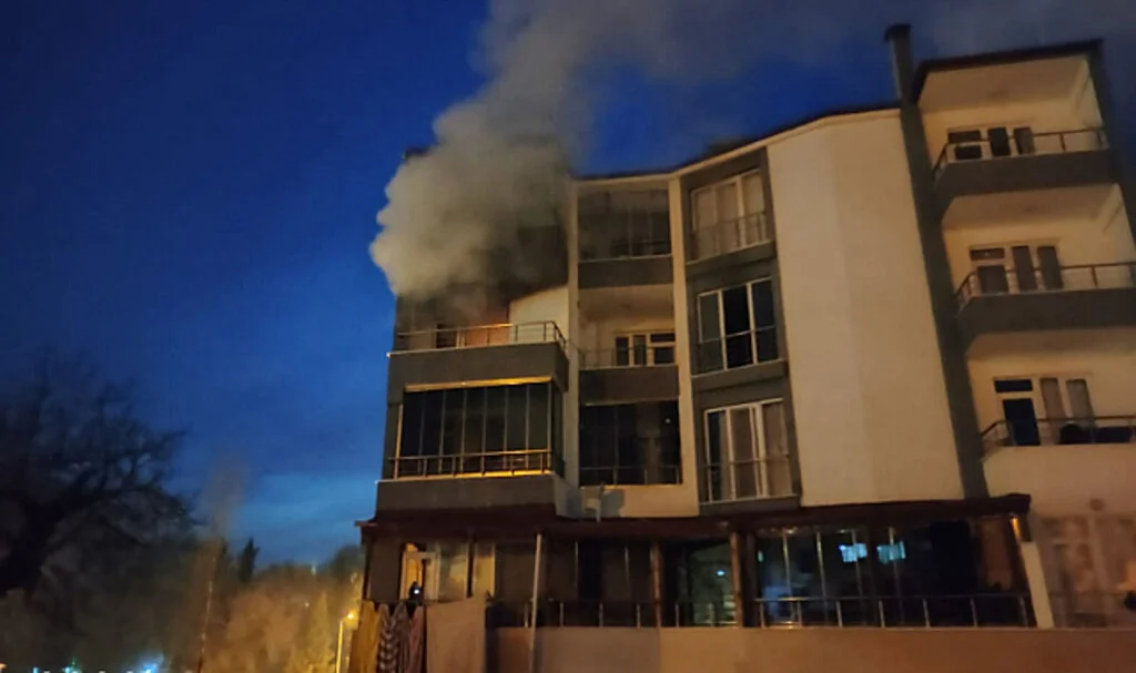 Alaçam'da Yangın Çıkan Evde Hasar Oluştu