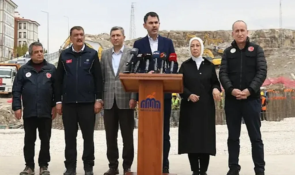 Bakan Kurum: 298 Bin Bina Yıkık ya da Ağır Hasarlı