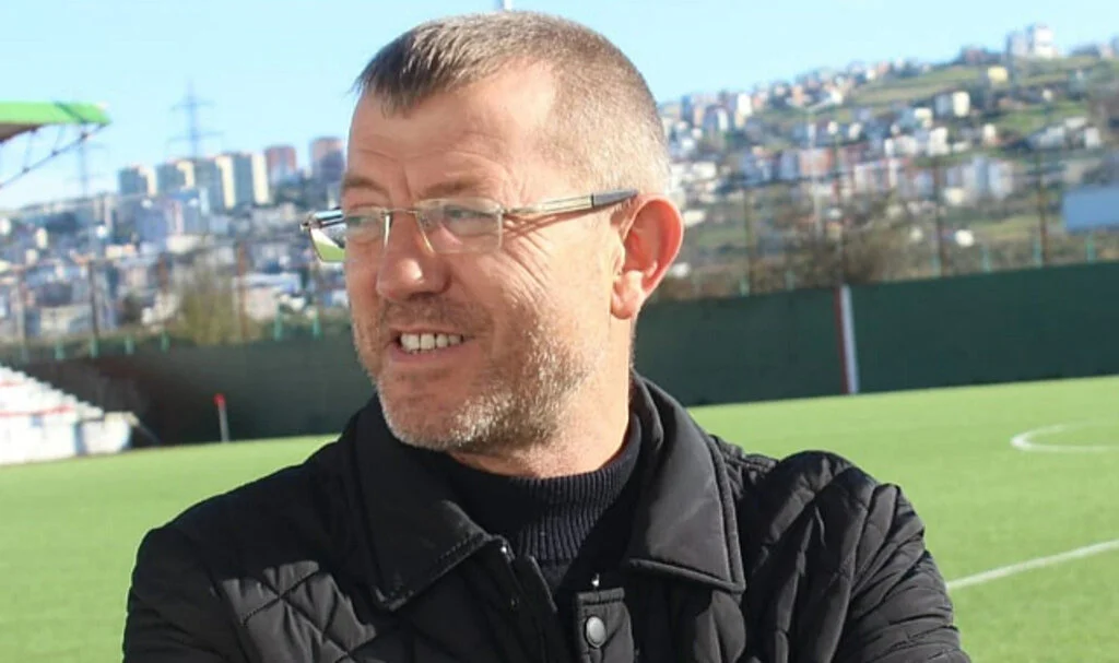 Başkan Akyüz Oyuncularını Kutladı