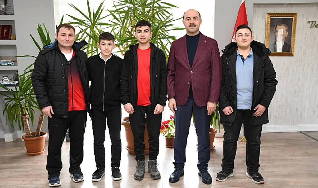 Başkan Kılıç’tan  Başarılı Sporculara Ödül