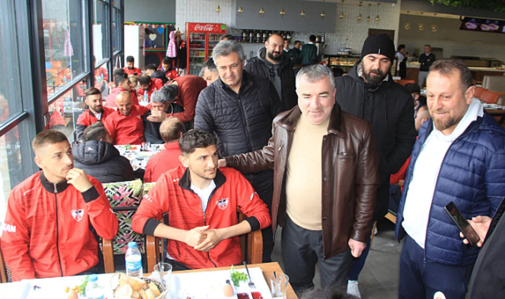 Başkan Özdemir Sporcuları Ağırladı