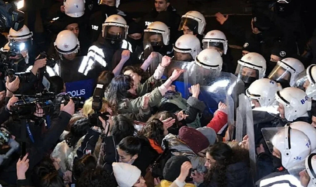 Beyoğlu Kaymakamlığı, ‘Feminist Gece Yürüyüşü’nü Yasakladı