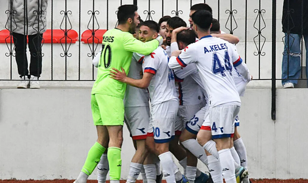 Büyükşehir 2'de 2 Yaptı