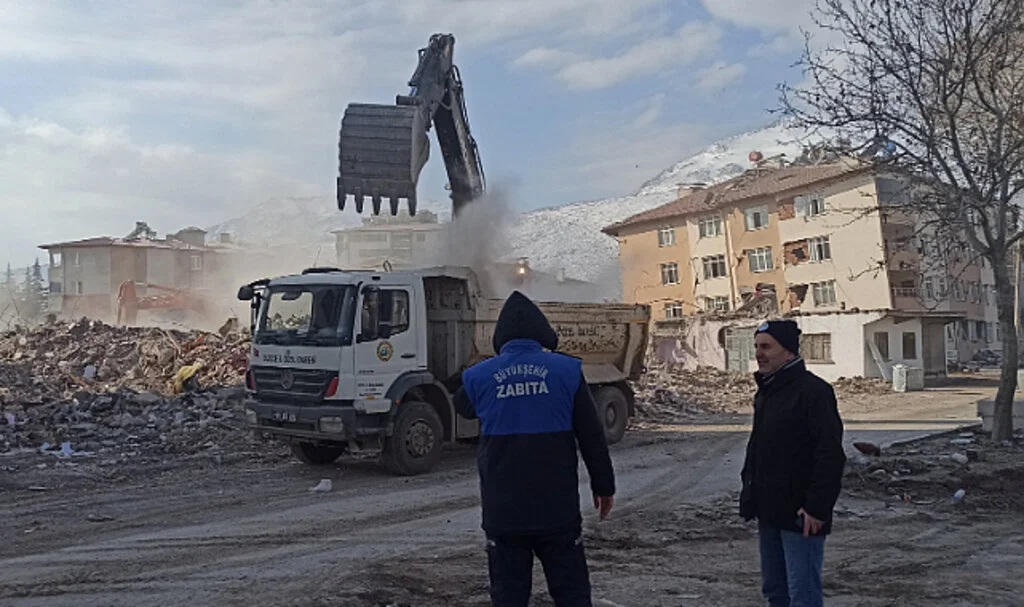 Büyükşehir Zabıta  Deprem Bölgesinde