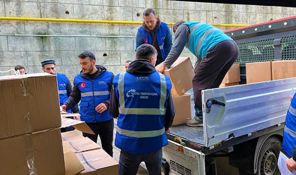 Canik'ten İhtiyaç Sahiplerine Kumanya