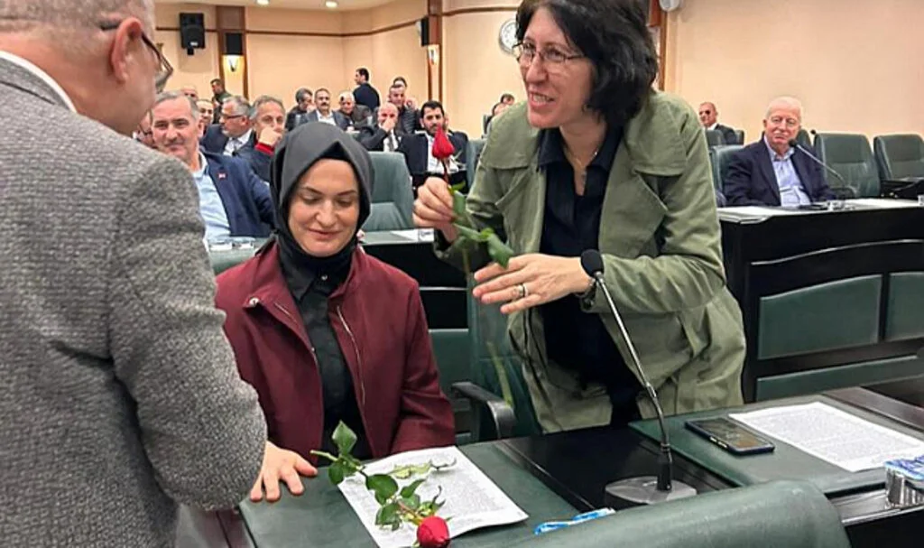 CHP'li Tekcan'dan Sürpriz Kutlama