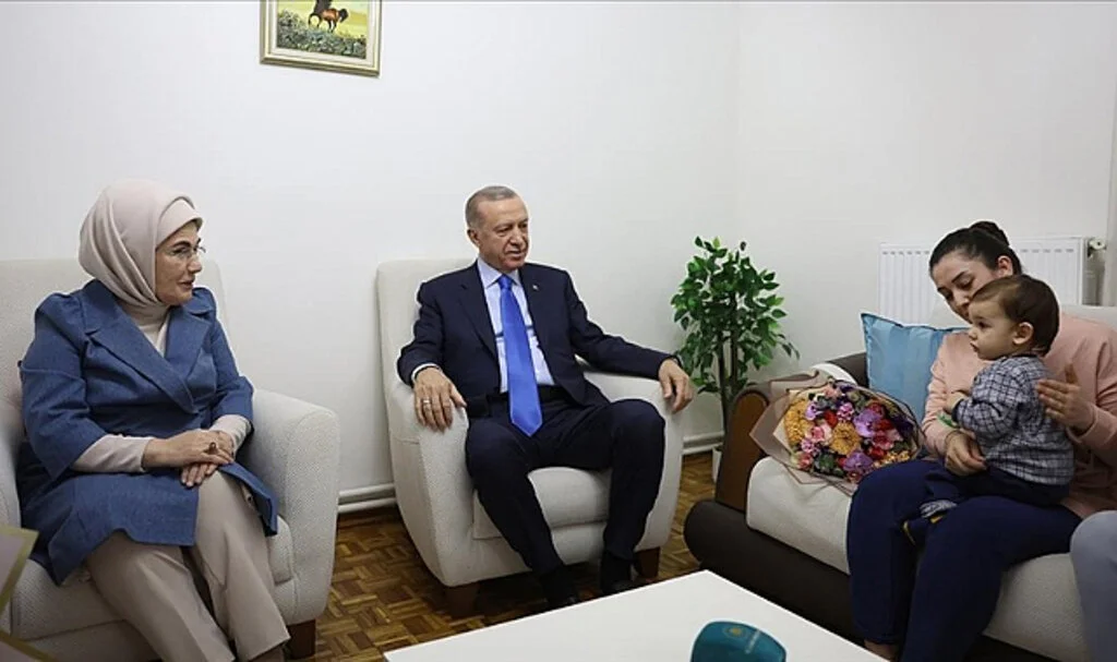 Cumhurbaşkanı Erdoğan'dan Depremzede Aileye Ziyaret