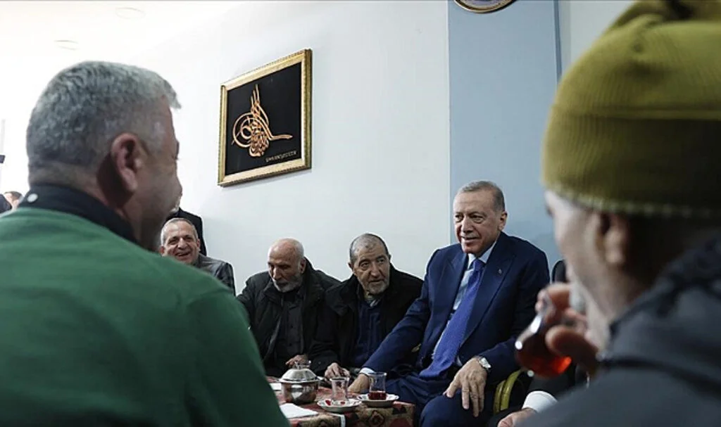 Cumhurbaşkanı Erdoğan, Fatih'te Esnaf Ziyareti Yaptı