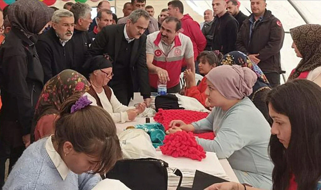 Deprem Bölgesinde Açılan Halk Eğitimi Kurslarından 79 Bin 162 Kişi Yararlandı