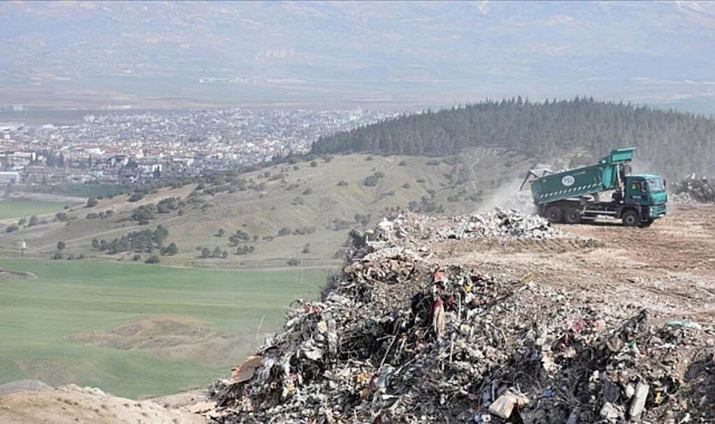 Deprem Hafriyatından Dönüştürülen Malzemeler Yol ve Kaldırım Yapımında Kullanılacak