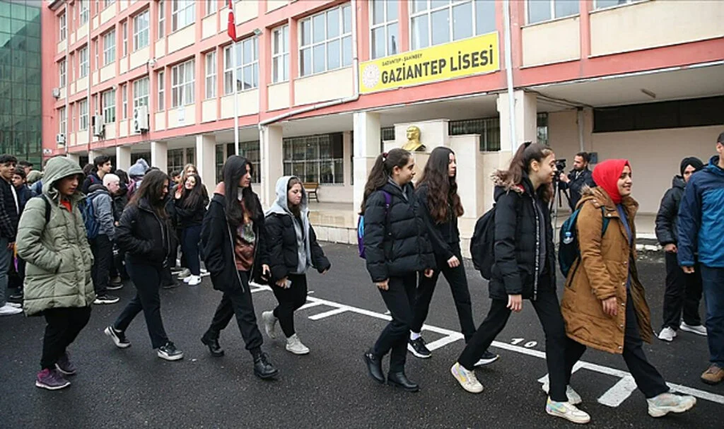 Depremden Etkilenen Gaziantep, Adana ve Osmaniye'de Eğitim Öğretim Yeniden Başladı