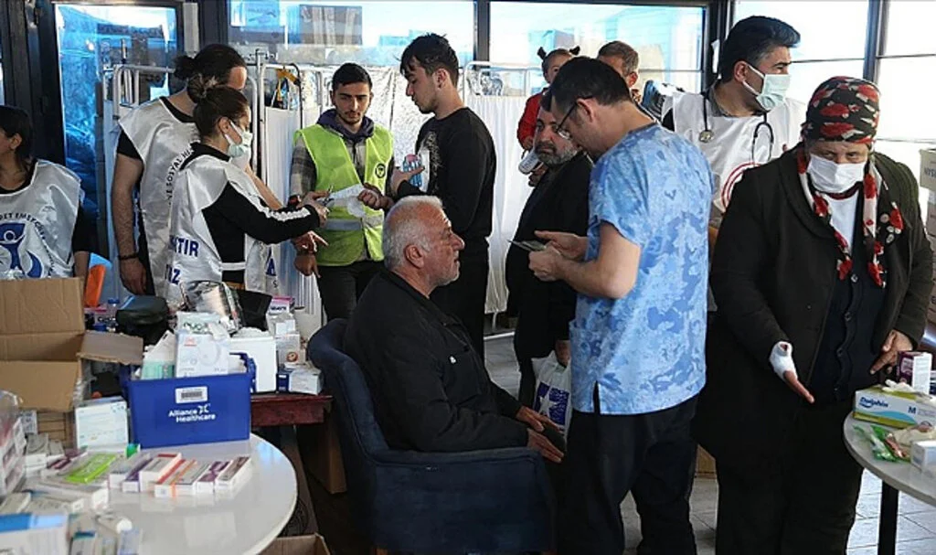 Depremi Yaşayan Hekimler, Hatay'da Vatandaşların Hizmetine Koştu