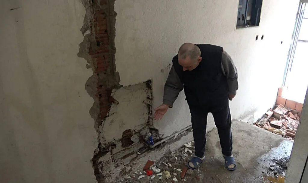 Depremzede Aileye Yuva Olacaktı, Hırsızlar Bir Gecede Kullanılamaz Hale Getirdi