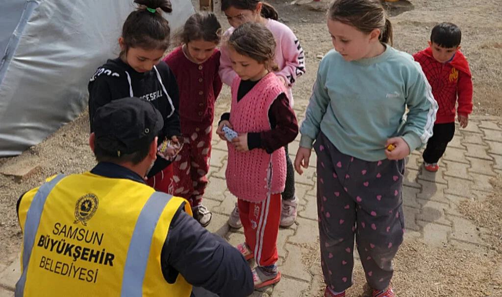 Depremzede Çocuklara 125 Bin Oyuncak Dağıtıldı 