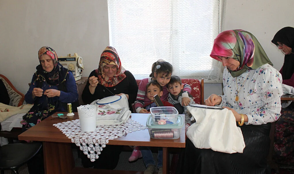 Depremzedeler İçin Mefruşat Ürünleri Hazırlıyorlar 