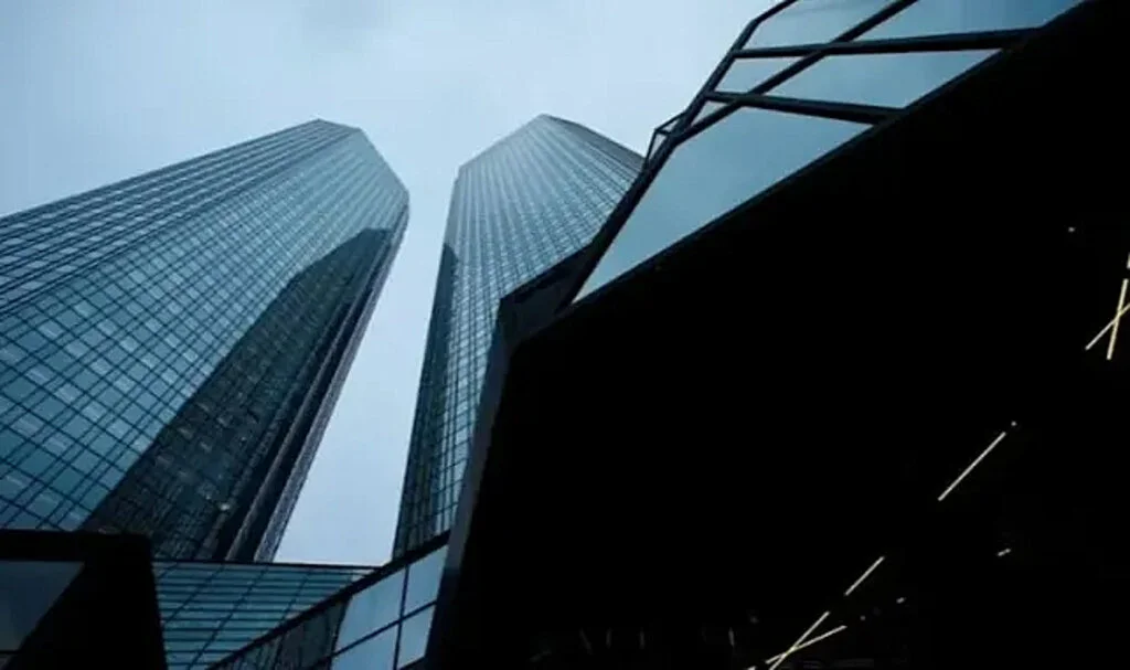 Deutsche Bank Hisselerinde Düşüş Sürüyor