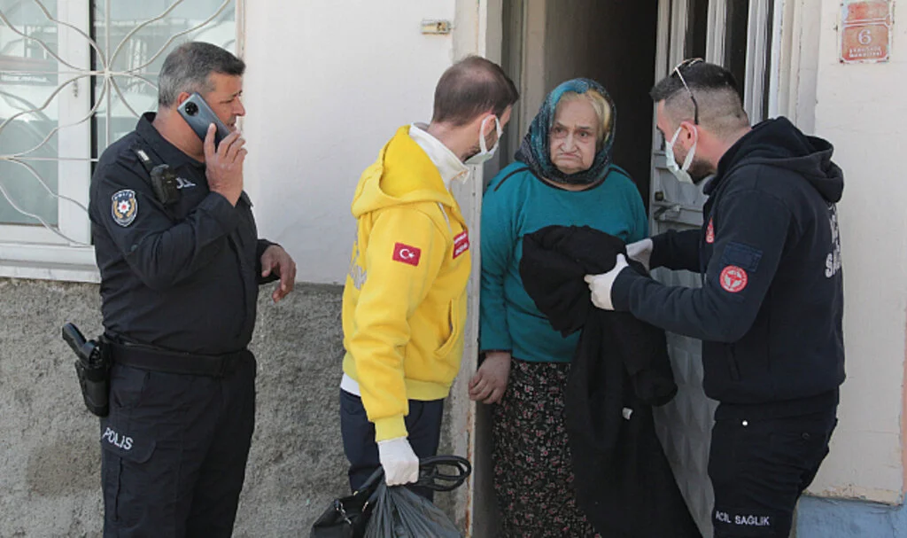 Eskişehir'de Çöp Evde Yaşayan Kadın: “Ben Sağlık İstemiyorum, Ölmek İstiyorum”