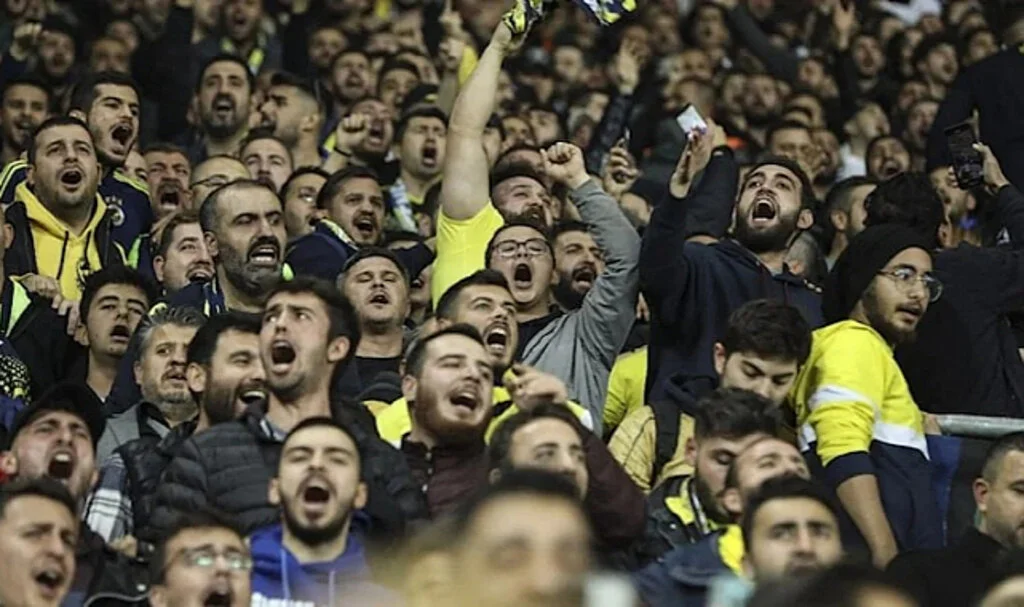 Fenerbahçe’den “Seyirden Men” Cezası Alan Taraftarlar Hakkında Açıklama