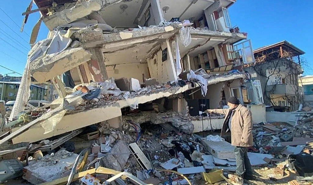 Geleceğin Mühendisleri Deprem Bölgesini İnceleyecek 