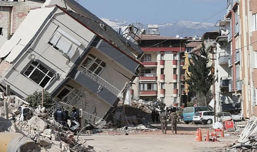 Hatay'da Yıkılan Binanın Sorumlusu Yurt Dışına Kaçarken Yakalandı