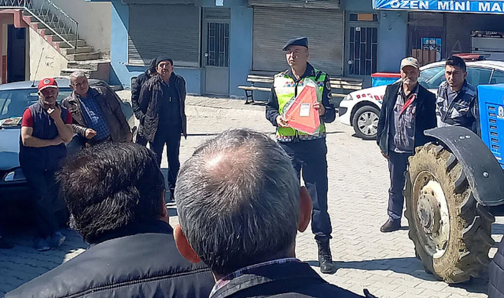 Havza'da Jandarma Traktör Sürücülerine Eğitim 