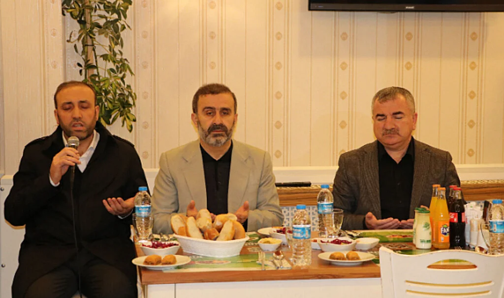 Havza Müftülüğü depremzede aileler için iftar programı düzenledi