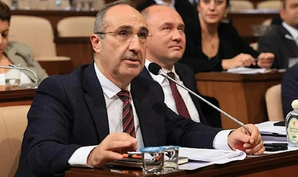 İBB Meclisi’nde Sürpriz Ayrılık