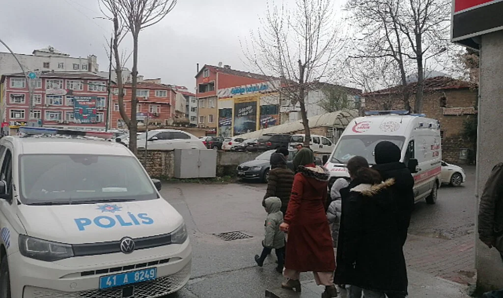 İki Grup Arasındaki Tartışma Kanlı Bitti, Bir Kişi Bıçakla Yaralandı
