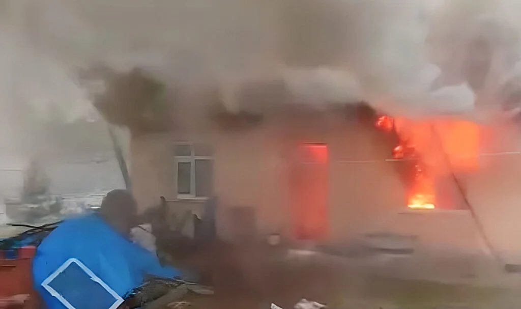 İmamın Kaldığı Lojman Alev Alev Yandı