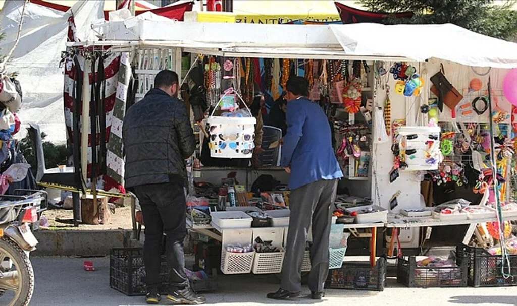 İslahiye'de Esnaf Depremin Ardından Tek Tek İş Yerini Açıyor