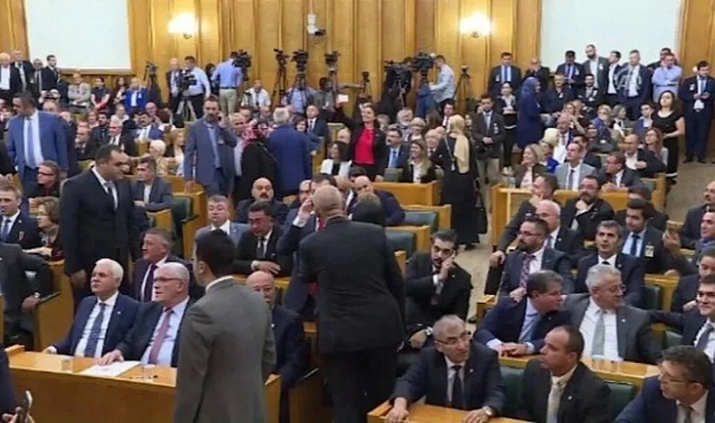 İYİ Partili Vekillerden Peş Peşe Açıklamalar