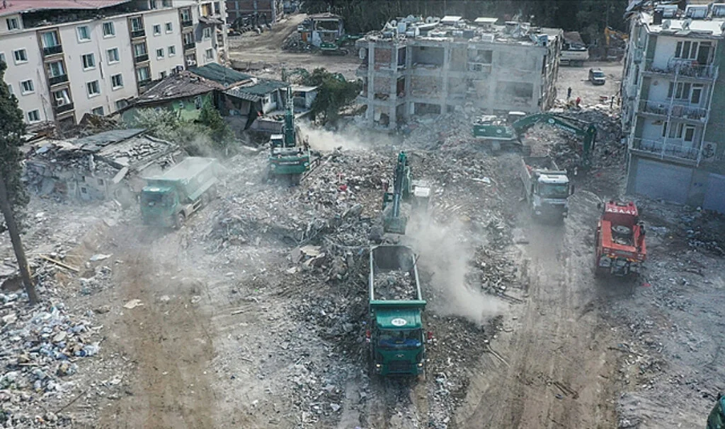 Kahramanmaraş Merkezli Depremlerde 47 Bin 975 Kişi Hayatını Kaybetti