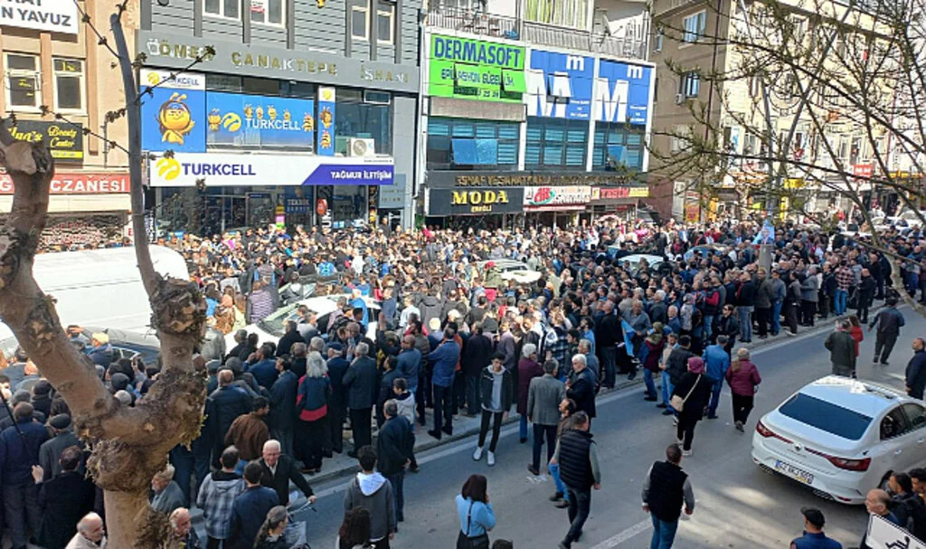 Kılıçdaroğlu’na Yoğun İlgi: İzdiham Yaşandı Esnaf Ziyaretini Yarıda Bıraktı