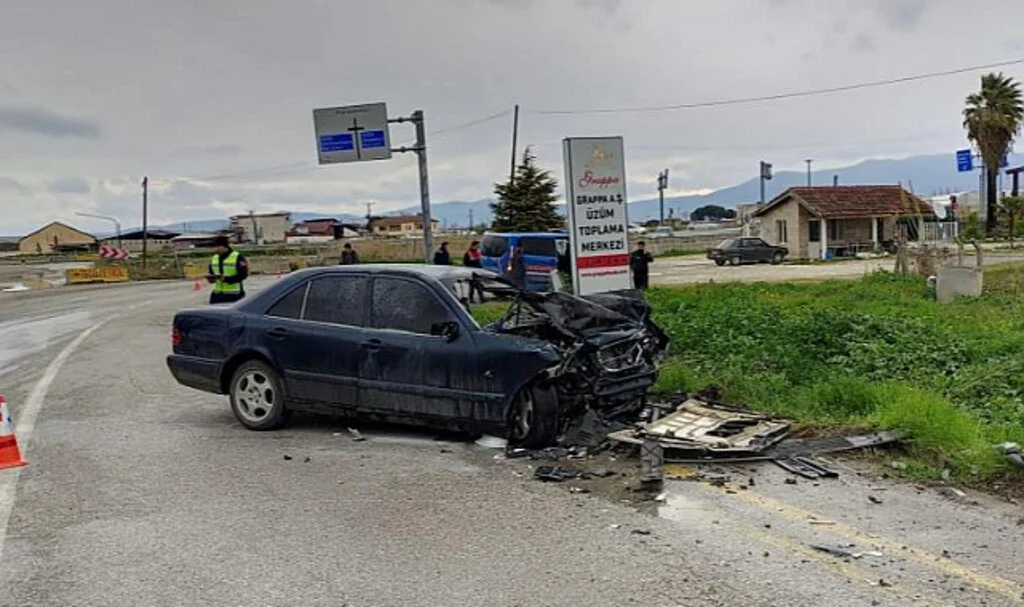 Manisa’da Tır ile Otomobil Kafa Kafaya Çarpıştı: 1 Ölü