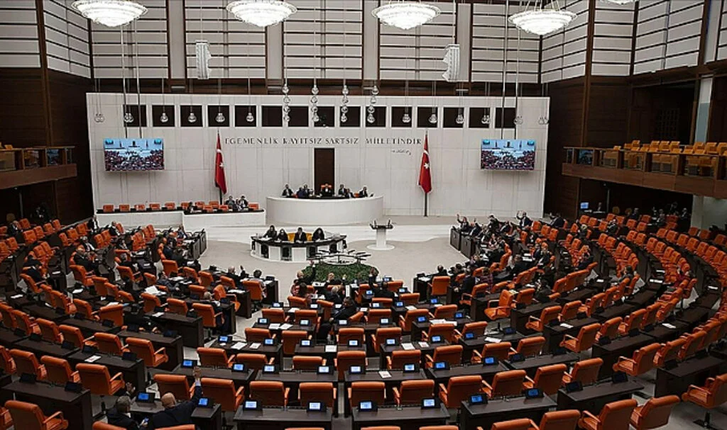 Meclis Kamuya Olan Borçların Yapılandırılmasını Da İçeren Kanun Teklifini Yasalaştırmak İçin Mesai Yapacak