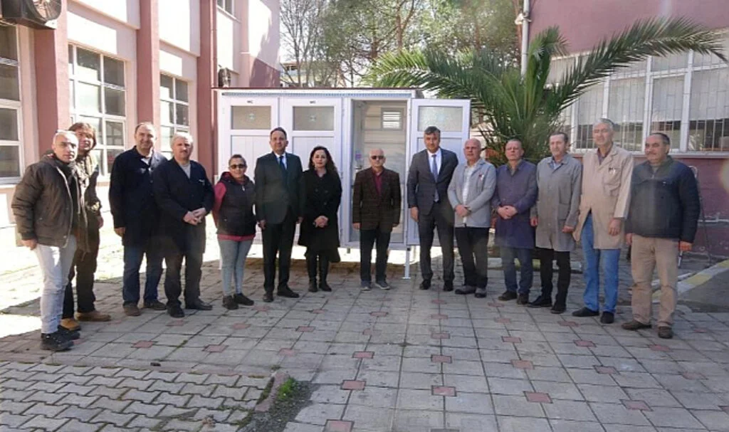 Meslek Lisesinden Deprem Bölgesine Seyyar Tuvalet