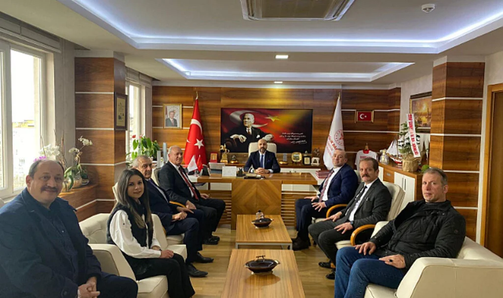 MHP'den Tıp Bayramı Kutlaması 