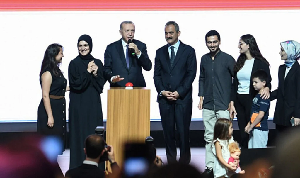 'Müjde Paylaşmak İstiyorum' Diyerek Duyurdu! Erdoğan Açıkladı: 45 Bin Yeni Öğretmen Atanacak
