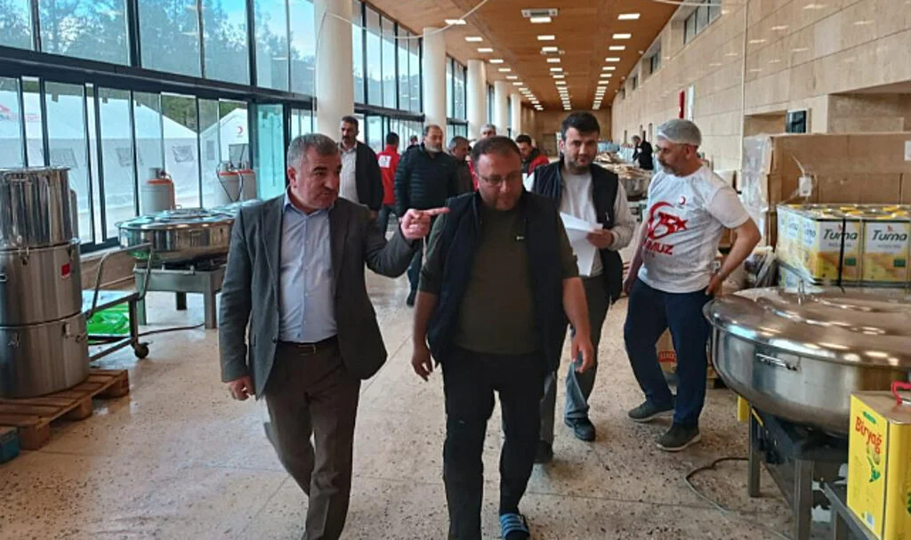 Özdemir: “Bu Büyük Felaketten Dayanışmamızı Büyüterek Çıkacağız”