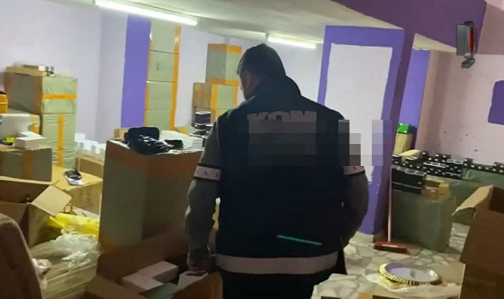 Polisten Antalya Merkezli 3 İlde Kaçakçılık Operasyonu
